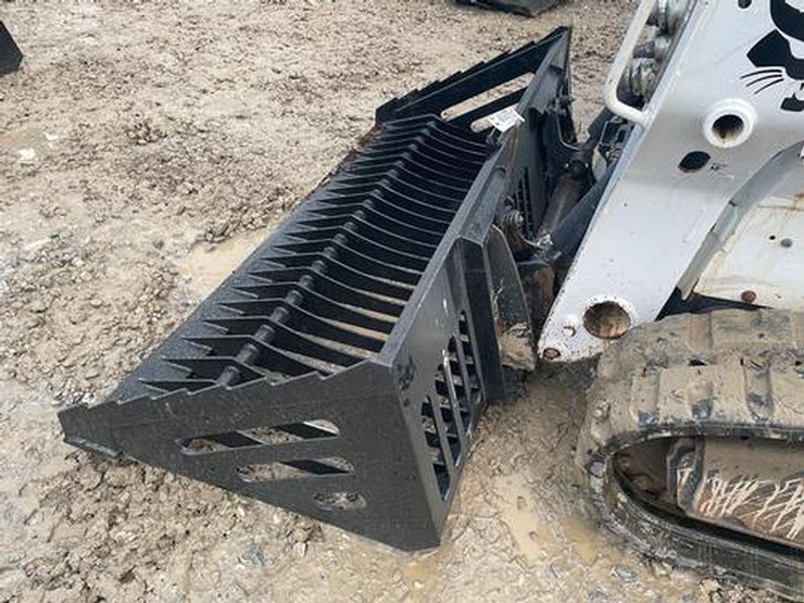 wildcat-80"-smooth-edge-skid-steer-skeleton-bucket-image-3