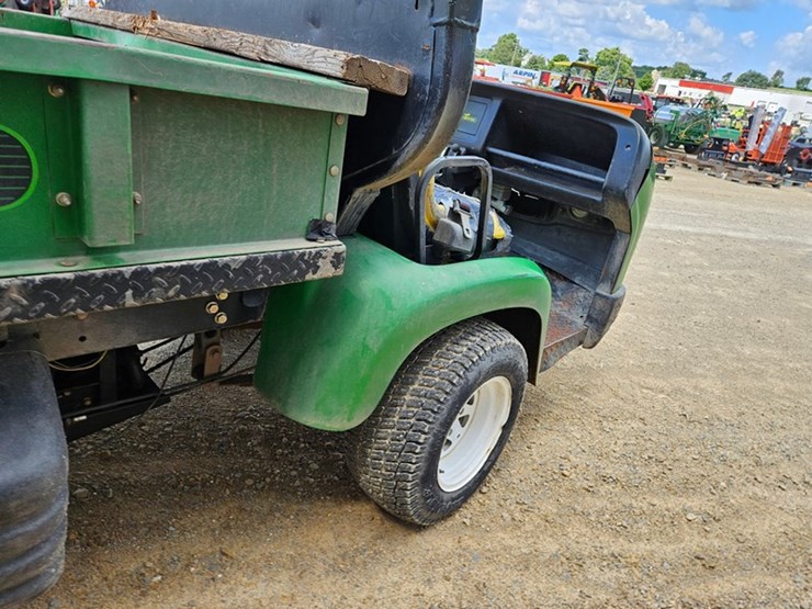 2020-john-deere-gator-image-22