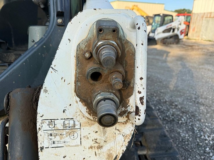 2018-bobcat-t740-image-10