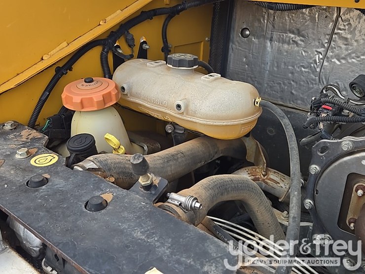 2018-deere-317g-image-33