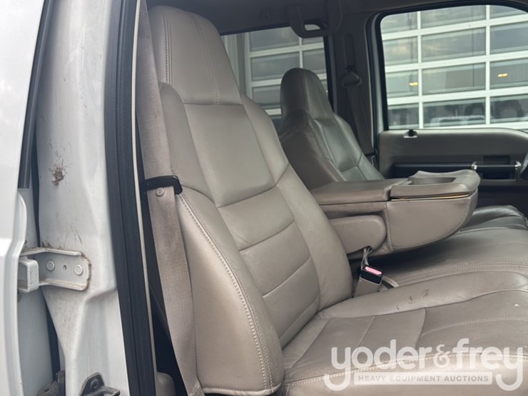 2010-ford-f350-image-32