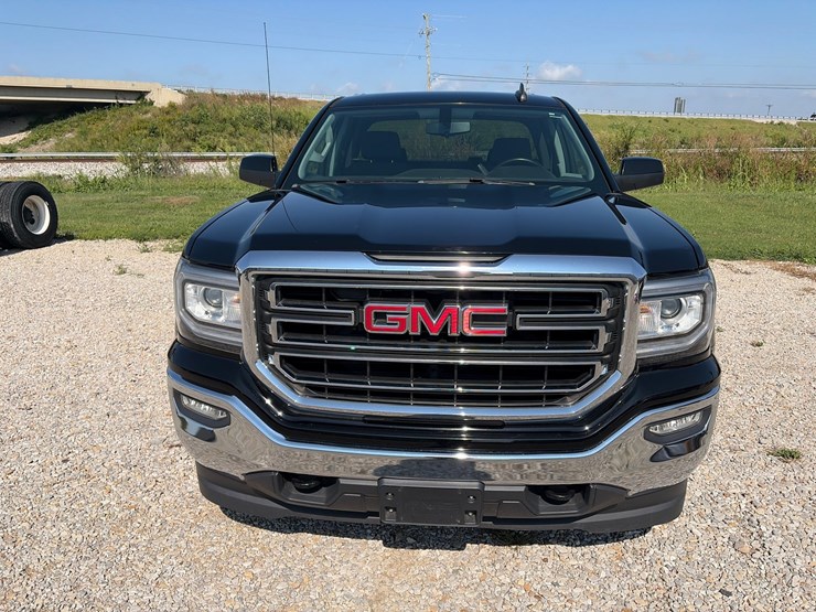 #102-•-2018-gmc-sierra-1500-4x4-image-2