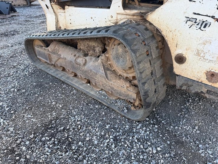 2018-bobcat-t740-image-16