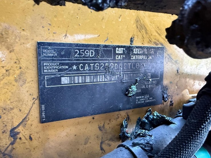 2015-caterpillar-259d-image-15