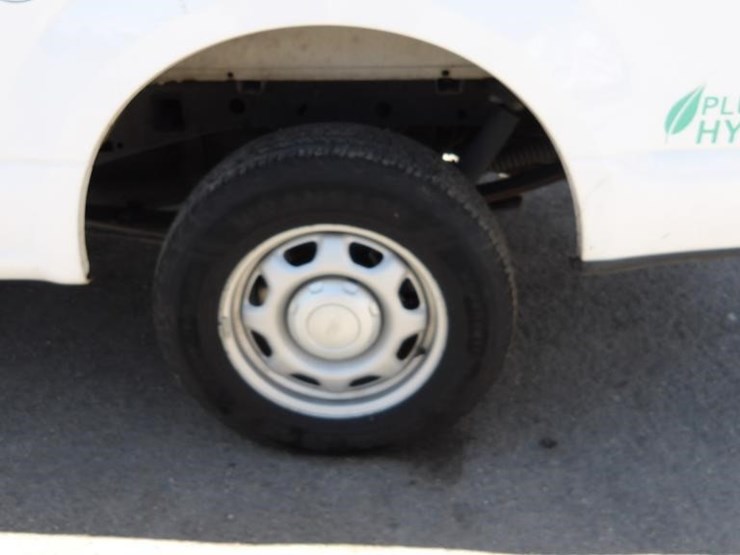 2017-ford-f150-xl-image-5