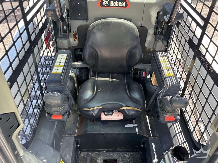 2022-bobcat-t76-image-21