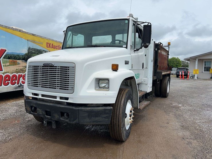 2004-freightliner-fl70-image-5