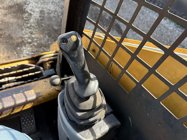 2002-caterpillar-257-image-20