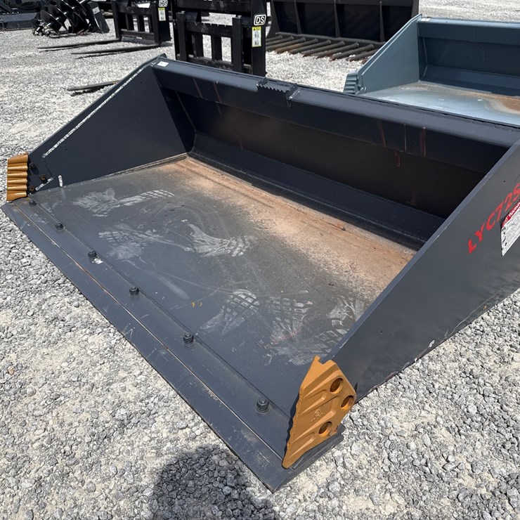 #22 • LYC72SB 72" SMOOTH BUCKET