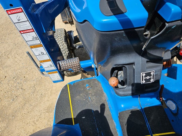 new-holland-tc25-image-35