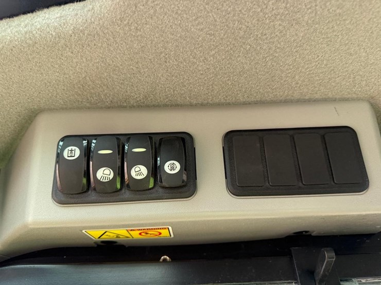 2018-caterpillar-299d2-xps-image-24