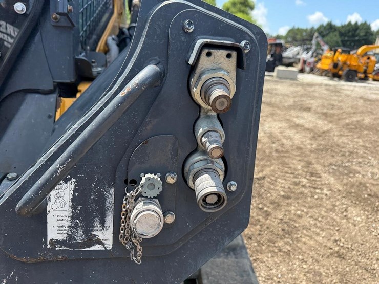 2023-deere-333g-image-11