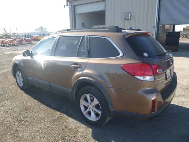 2013-subaru-outback-image-4