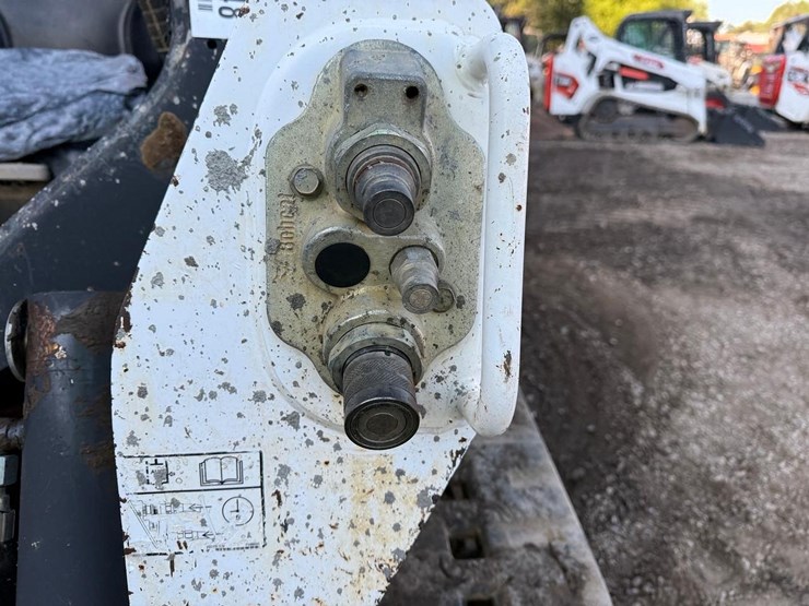 2015-bobcat-t550-image-12
