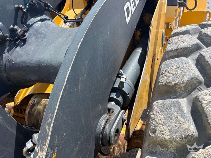 2019-deere-624l-image-30