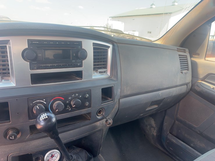 2006-dodge-3500-image-17