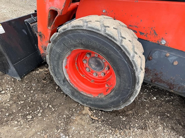 2024-kubota-ssv75-image-16