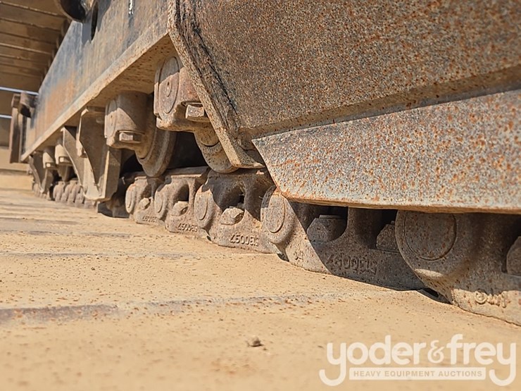 2019-caterpillar-336-image-18