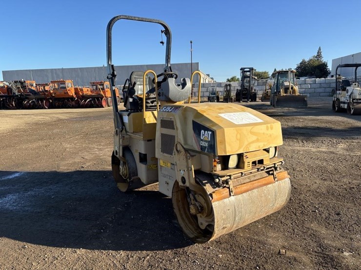caterpillar-cb24-image-2