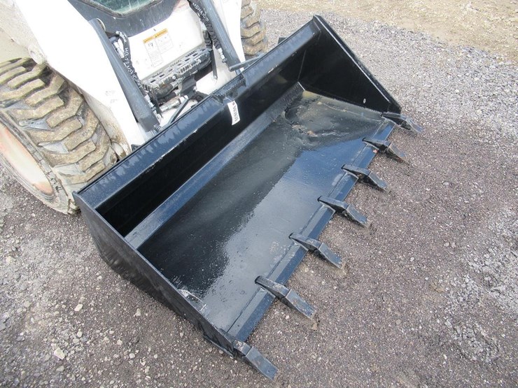 wildcat-72"-skid-steer-tooth-bucket-image-3
