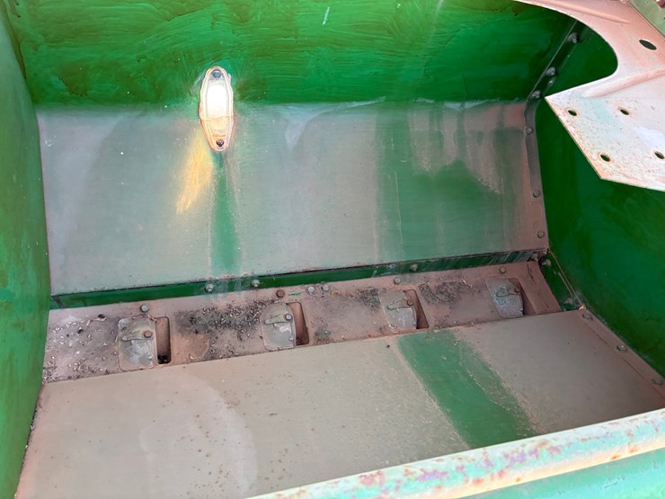 john-deere-8300-image-9