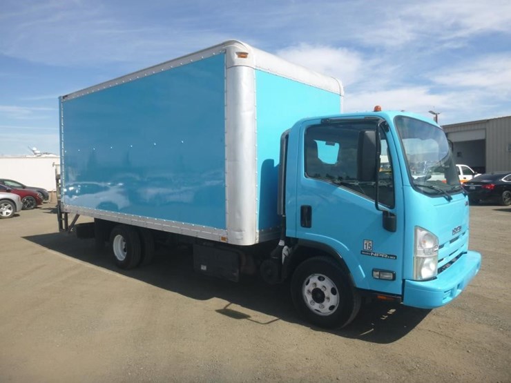 2013-isuzu-npr-image-2
