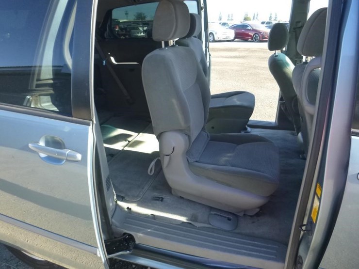 2006-toyota-sienna-image-8