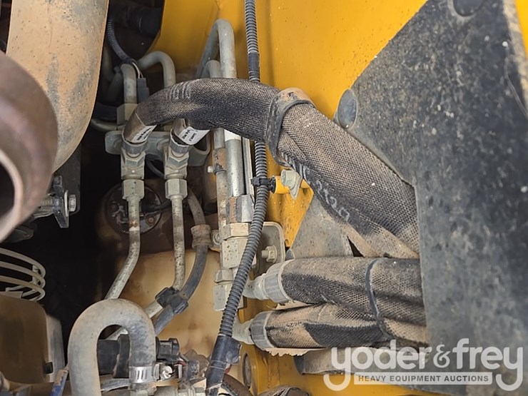 2018-deere-317g-image-39