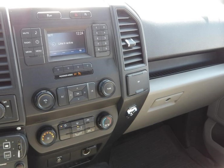 2017-ford-f150-image-16