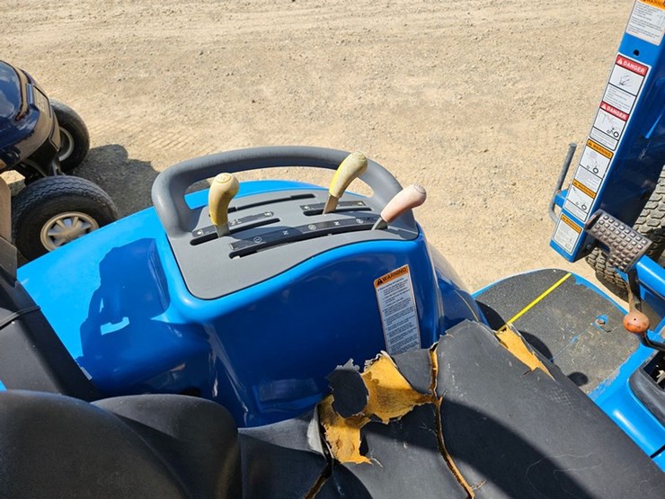 new-holland-tc25-image-34