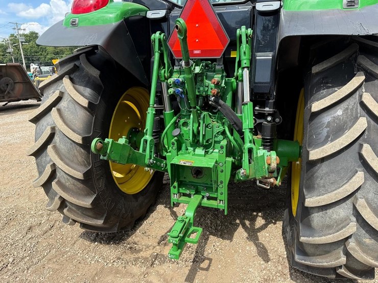 2020-john-deere-6110m-image-11