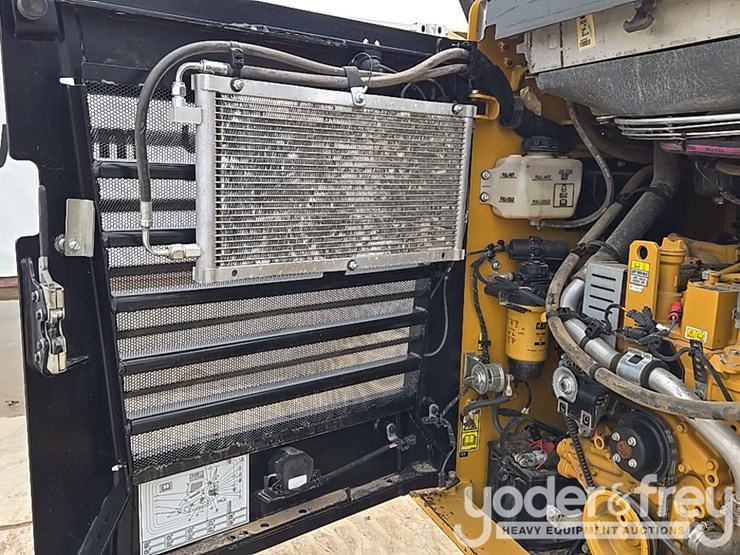2020-caterpillar-289d3-image-32