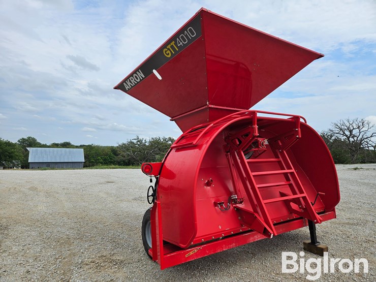 2020-akron-gtt4010-high-capacity-grain-bagger-image-7