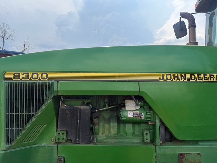 1997-john-deere-8300-image-29