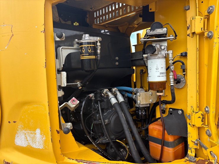 komatsu-pc138us-image-15