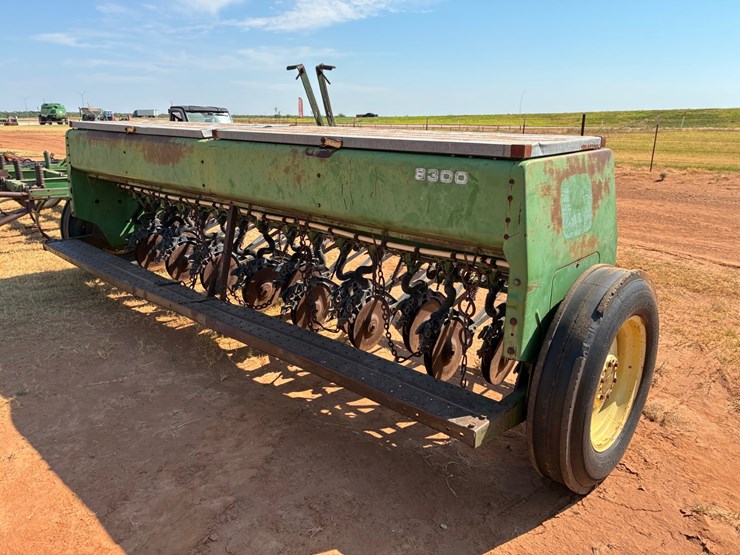 john-deere-8300-image-4