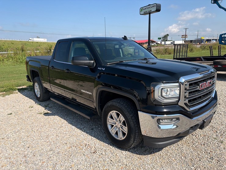 #102-•-2018-gmc-sierra-1500-4x4-image-3