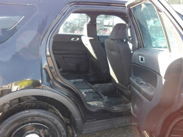 2019-ford-explorer-image-11