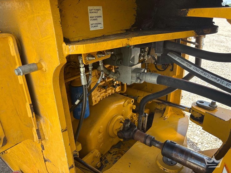 2019-deere-624l-image-38