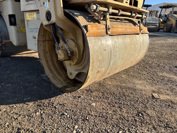 caterpillar-cb24-image-11