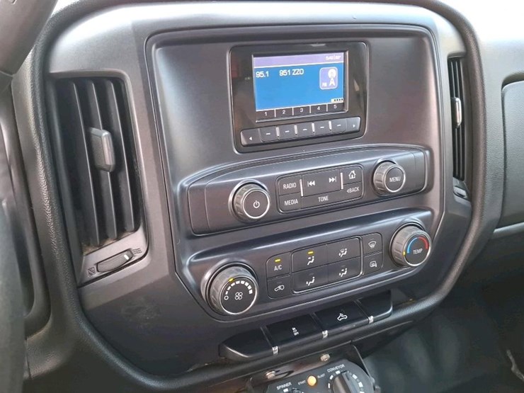 2015-chevrolet-2500-image-13