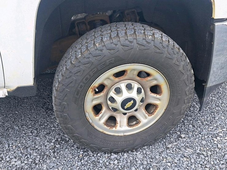 2015-chevrolet-2500-image-35