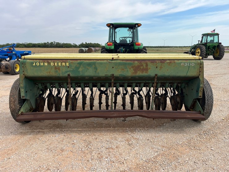 john-deere-8300-image-10