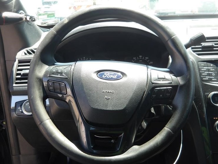 2019-ford-explorer-image-16