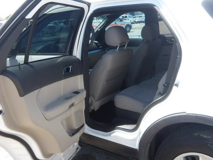 2014-ford-explorer-image-15