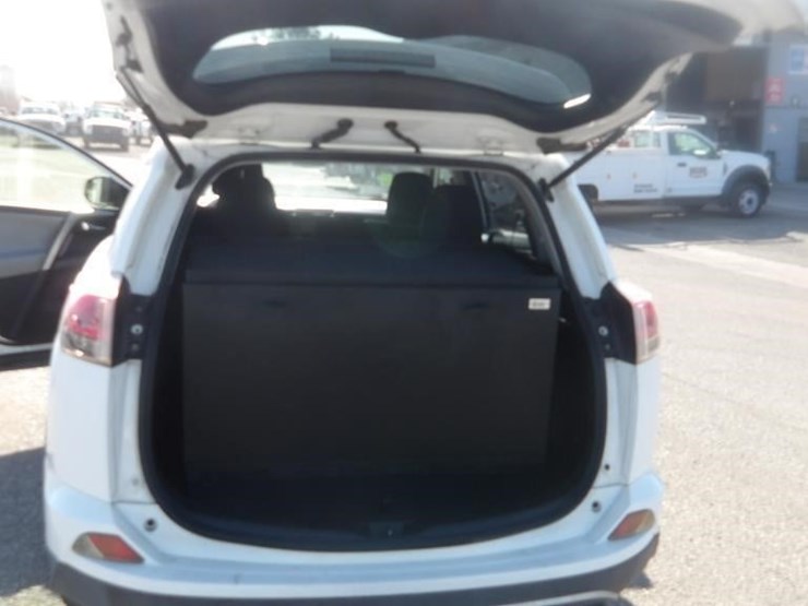2018-toyota-rav4-image-14