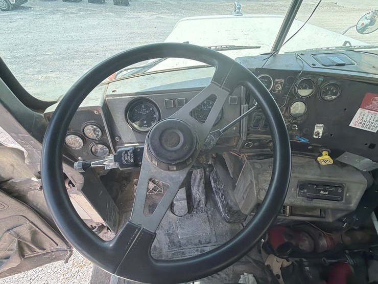 1999-mack-dm690sx-image-41