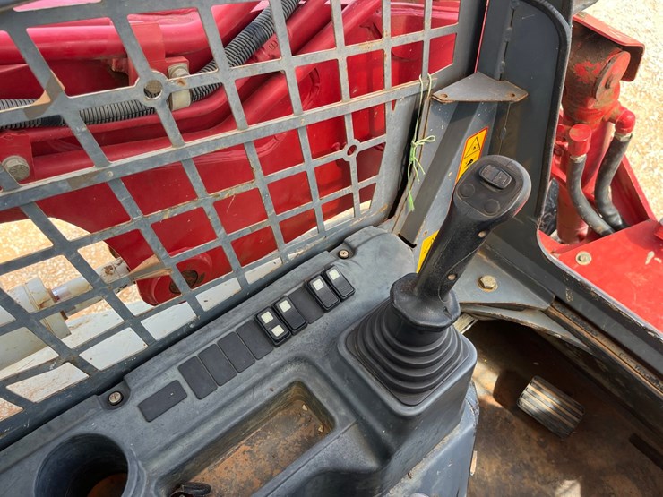 2017-takeuchi-tl12r2-image-21