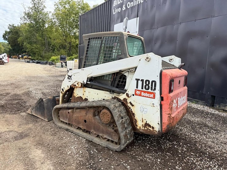 2012-bobcat-t180-image-2