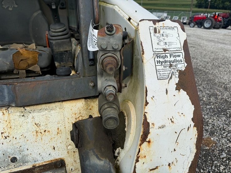 bobcat-t300-image-10